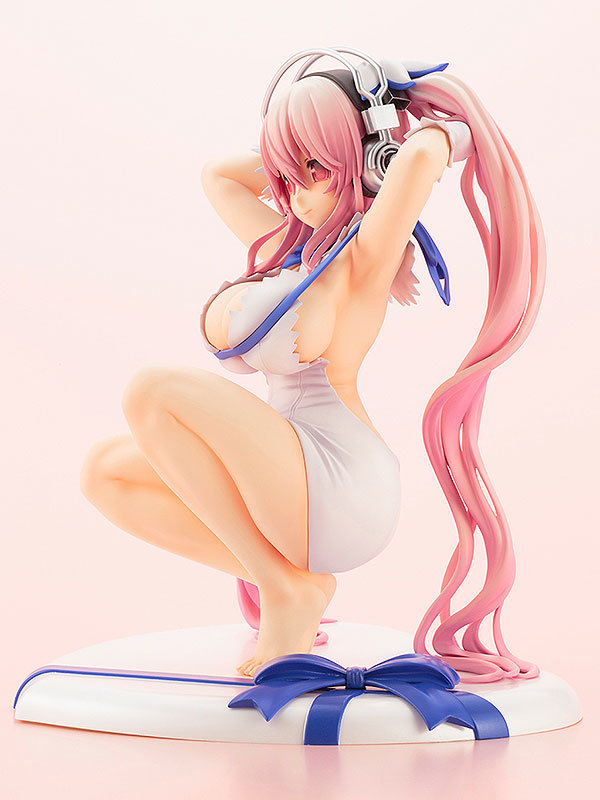 Super Sonico X Danmachi Figure 0002