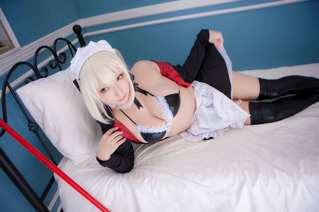 Cosplayer Saku Blesses Us With Saber Alter 2