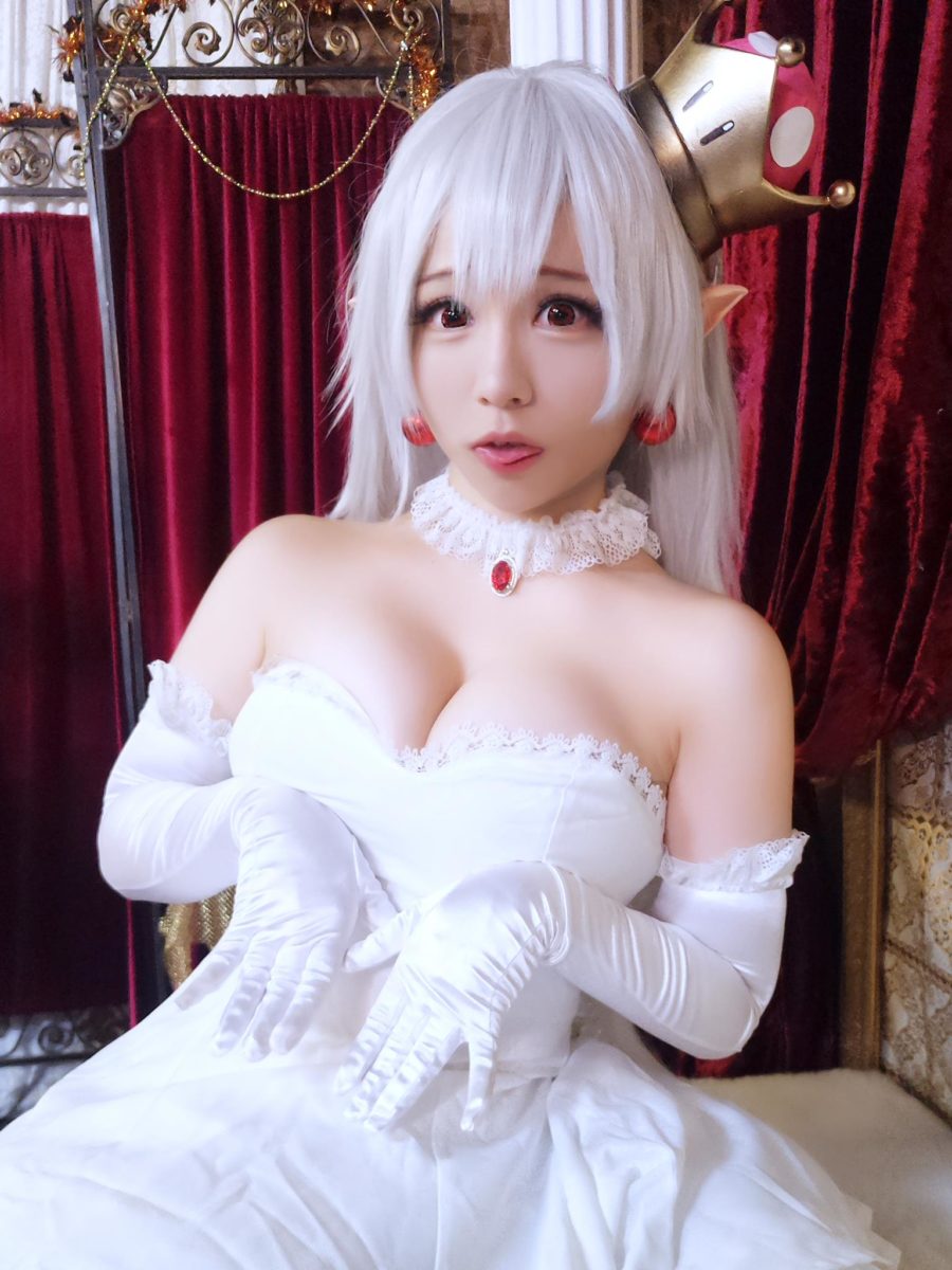 Chihiro Cosplay Of Princess King Boo 1