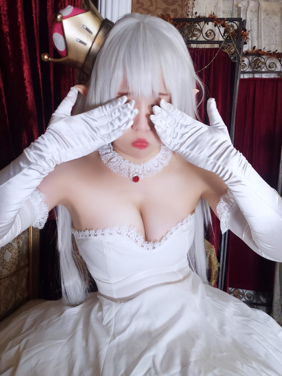 Chihiro Cosplay Of Princess King Boo 3