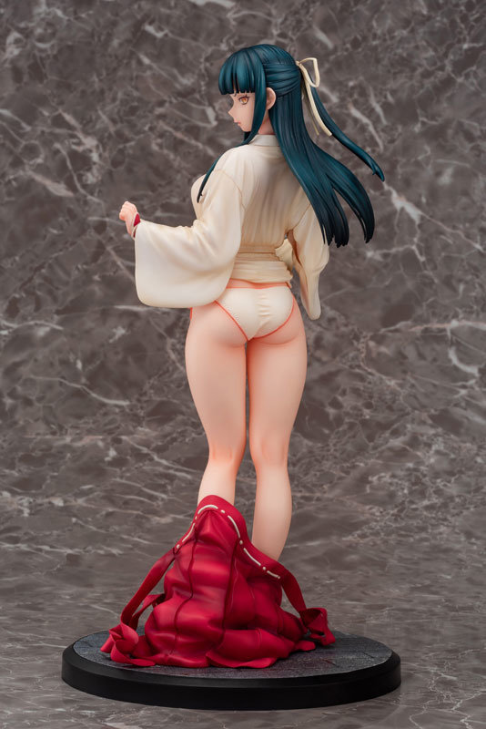 Iyanakao Sarenagara Opantsu Misete Moraitai Figure Miko San Iori Izumo 0001