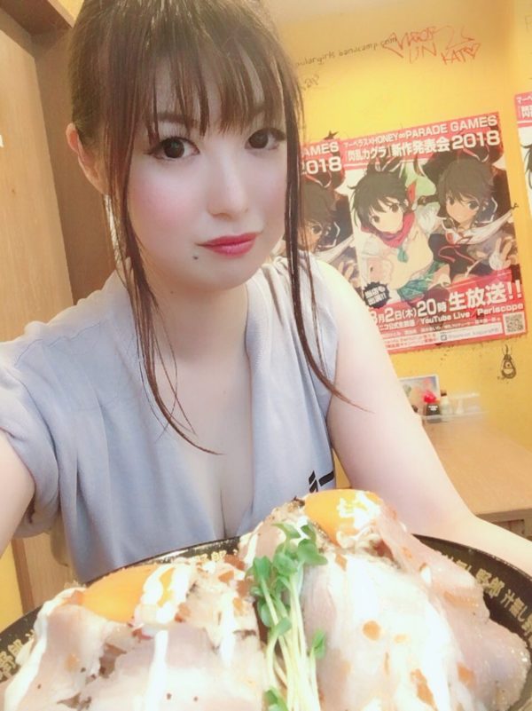 Senran Kagura Ramen Collaboration Features Busty Woman Serving Ramen 6