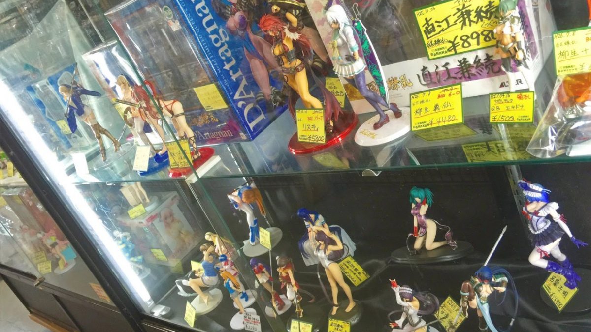 Figure otaku shopping