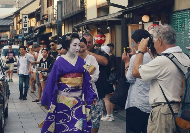 Don't Be A Maiko Paparazzi Image