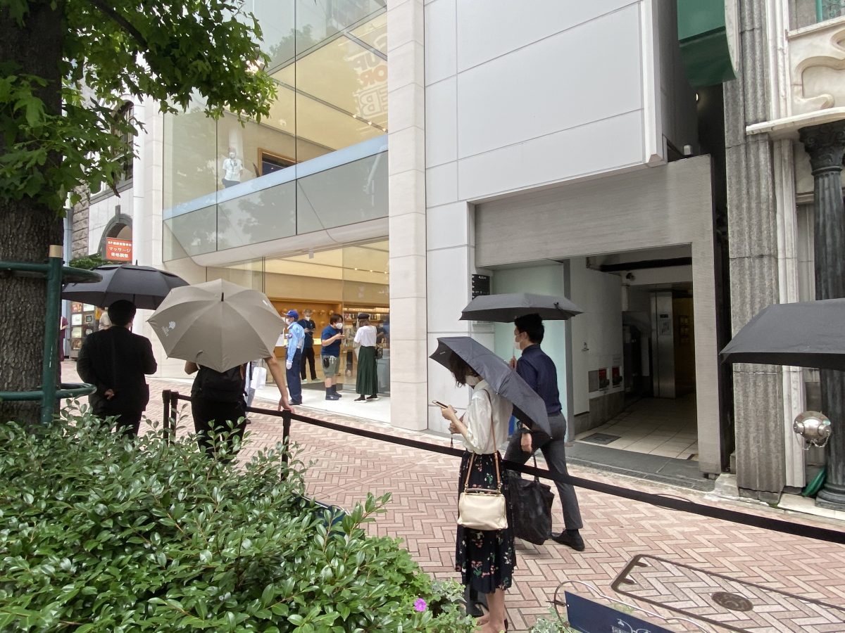 Line To Get Into The Apple Store In Shibuya