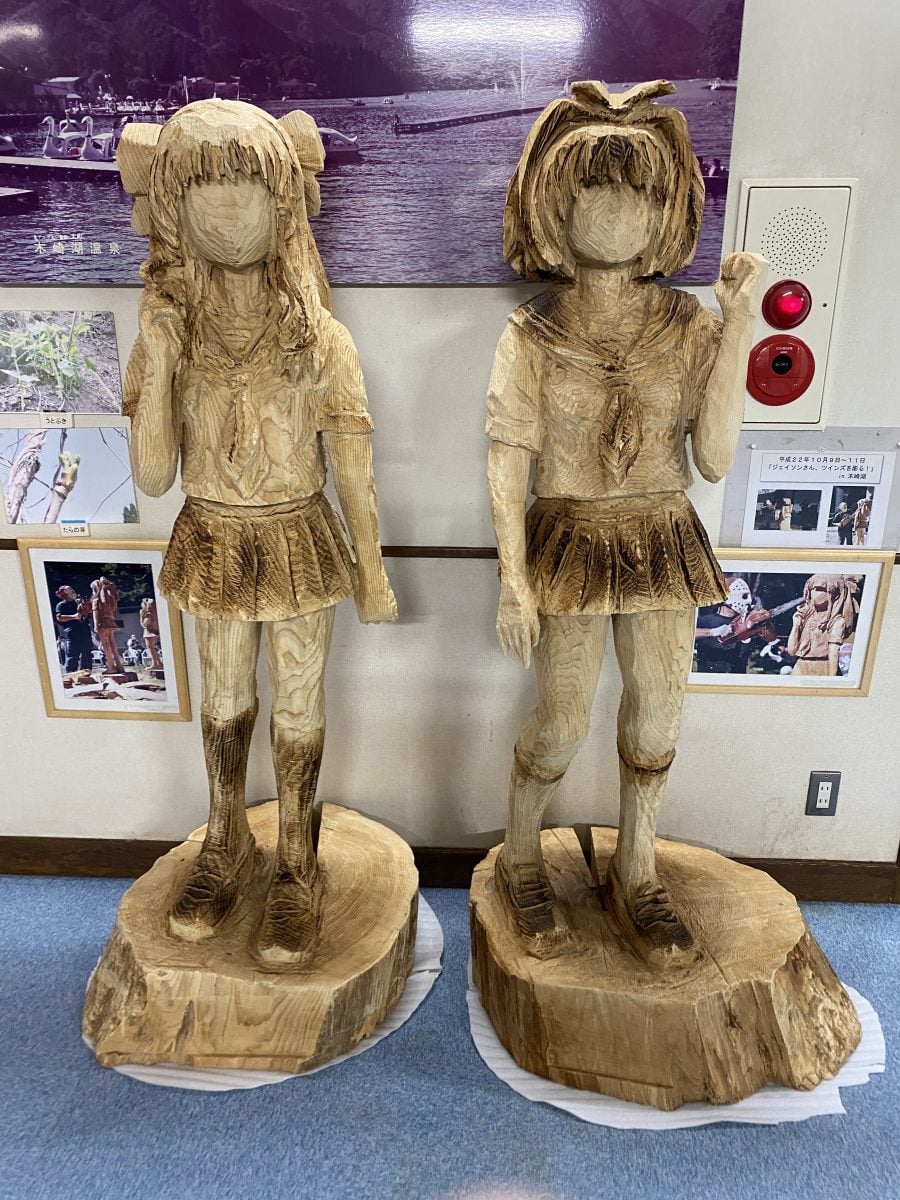 Wood Statues Of Miina And Karen From Please Twins 1