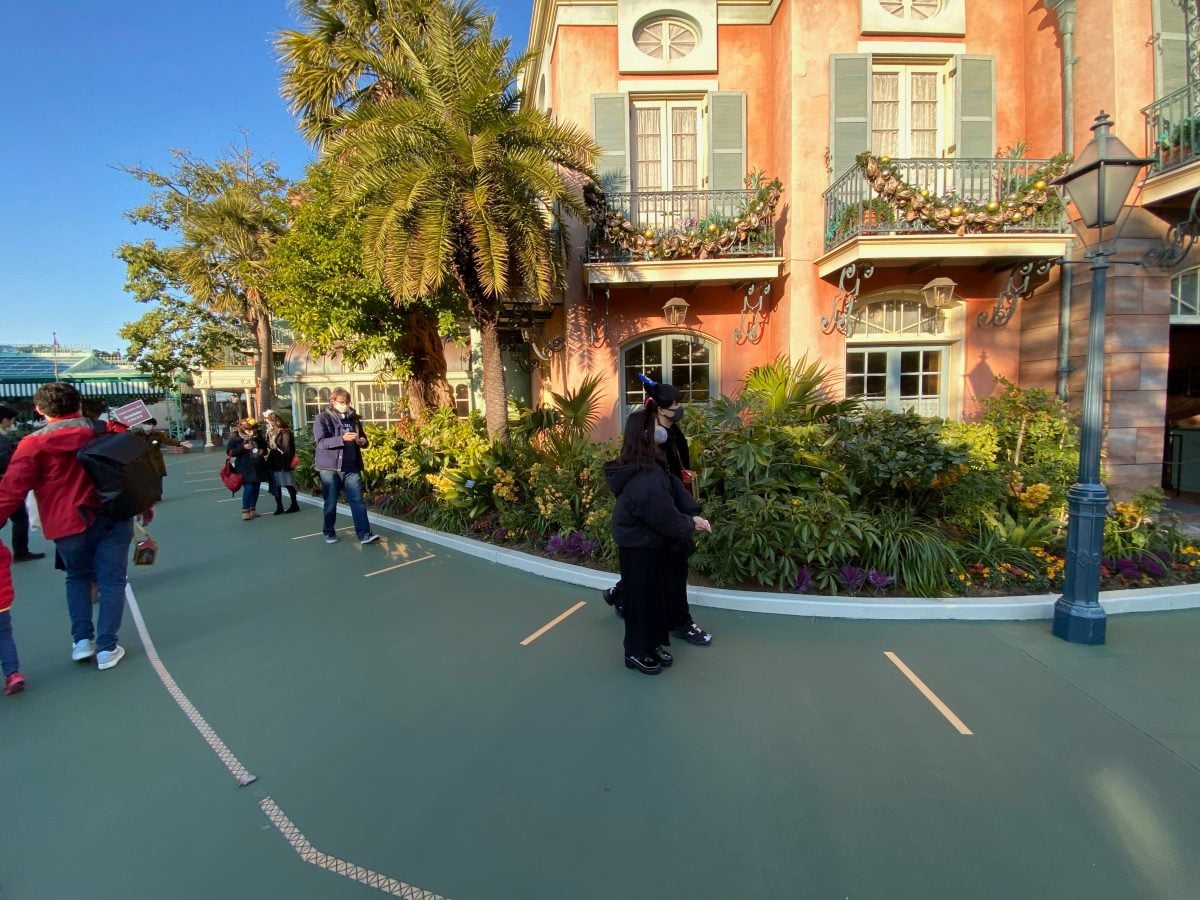 Waiting in line for Pirates of the Carribbean