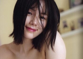 Remu Suzumori Photobook Cover