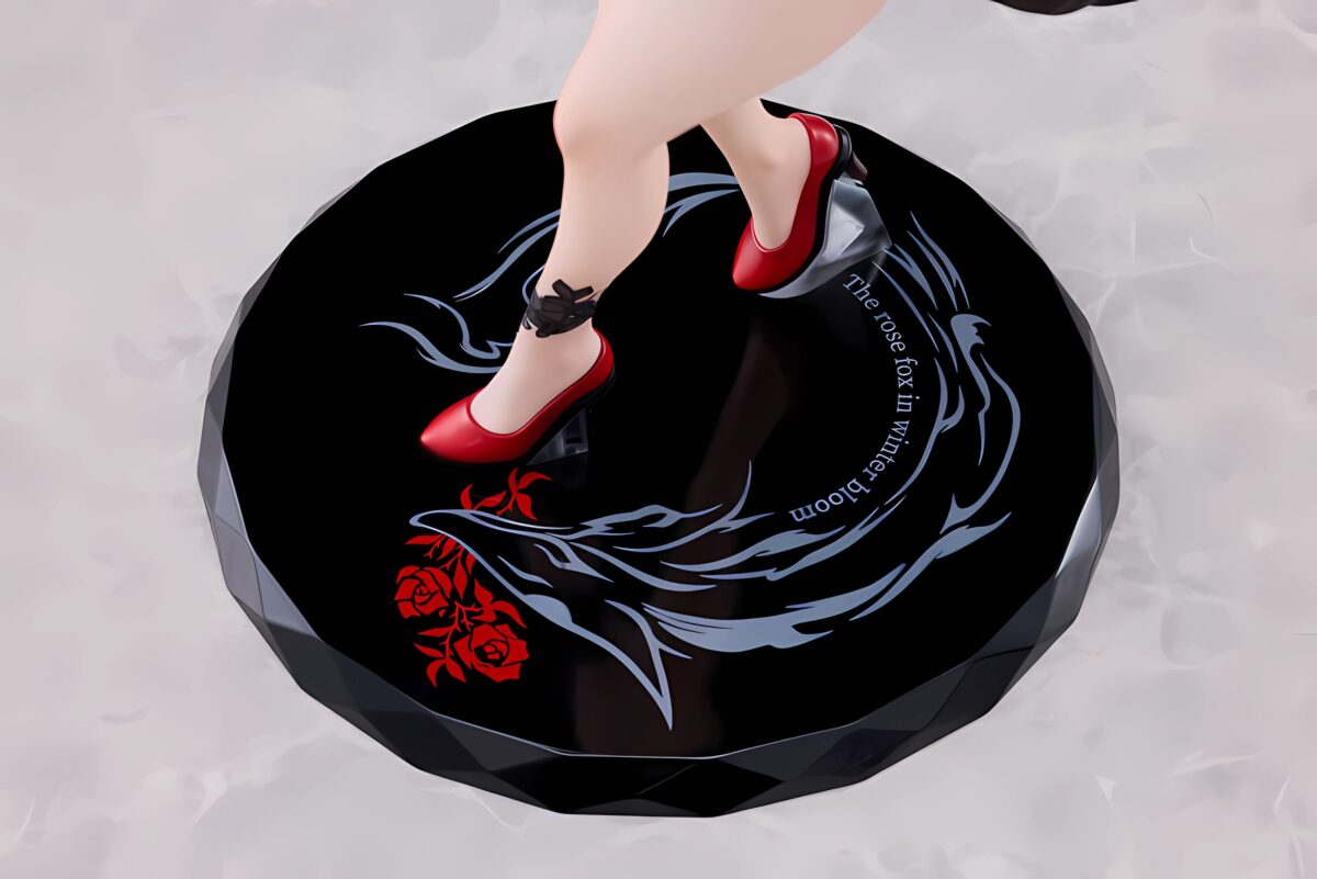 Maxcute Rose Blooming In Midwinter Figure Base