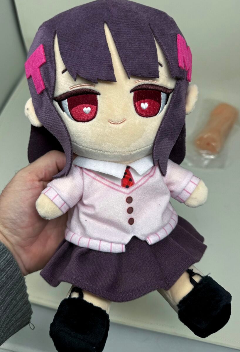 Momo Himeno Nui Hole