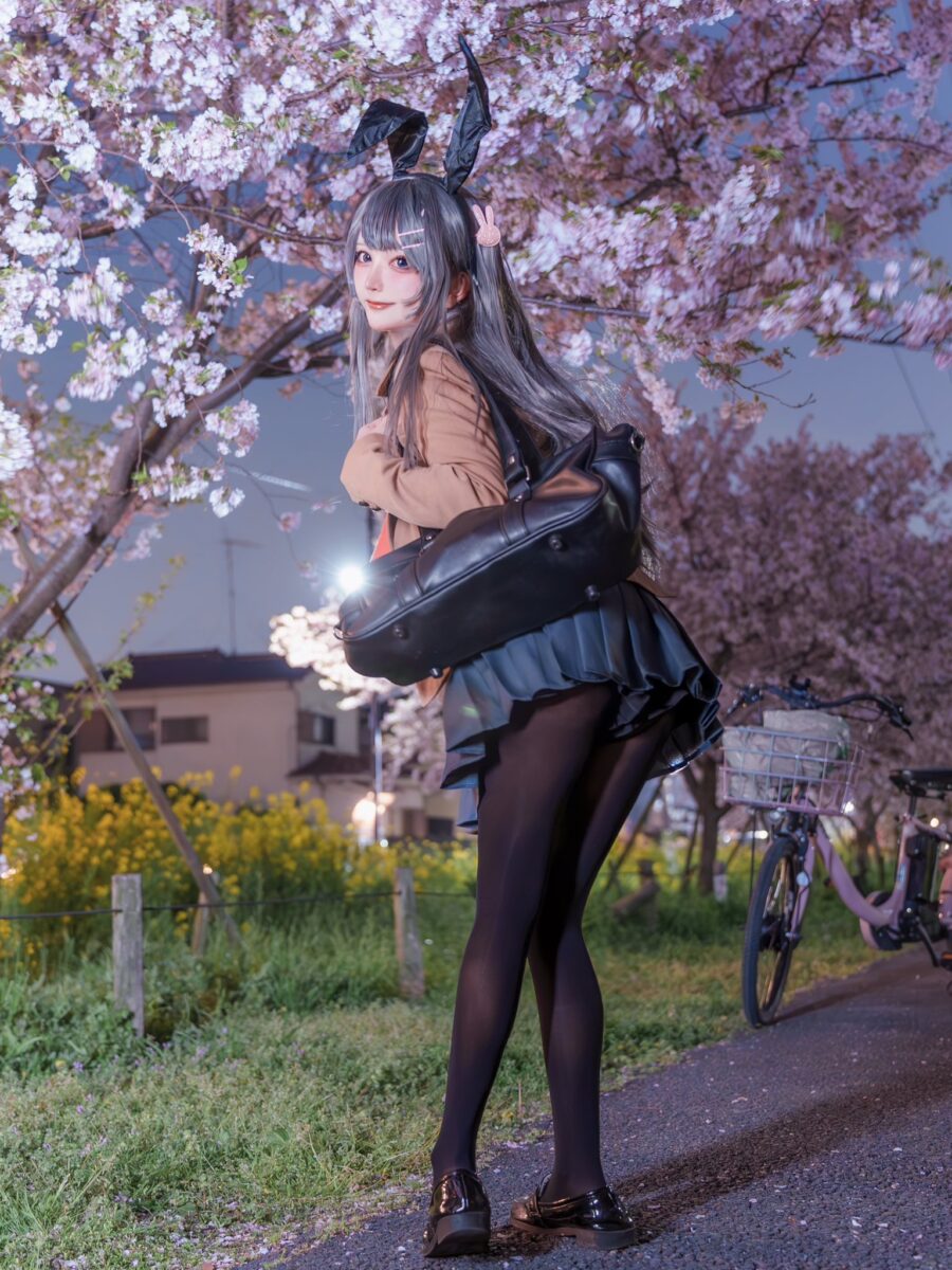 Mai Sakurajima Schoolgirl Uniform