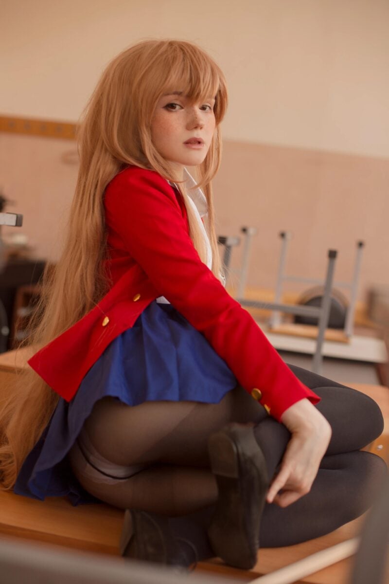 Panty-shot Ero Cosplay of Taiga Aisaka