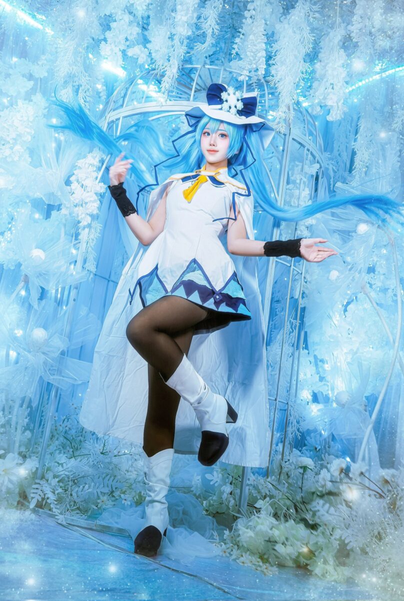 Snow Miku 2014 Cosplay