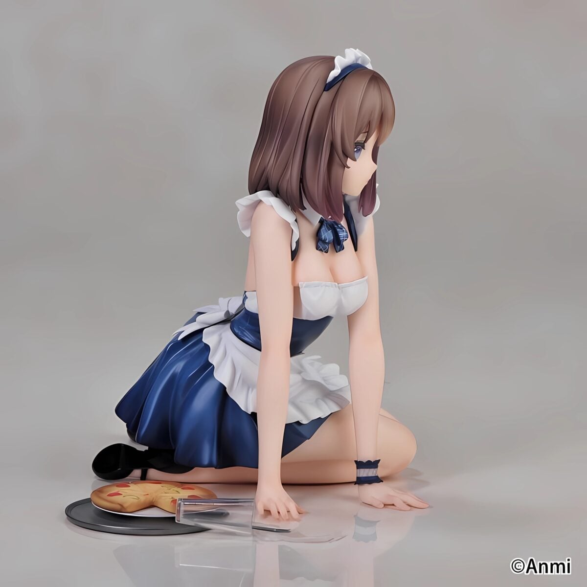 WINGS INC Gray Duckling Maid Figure Side View 03
