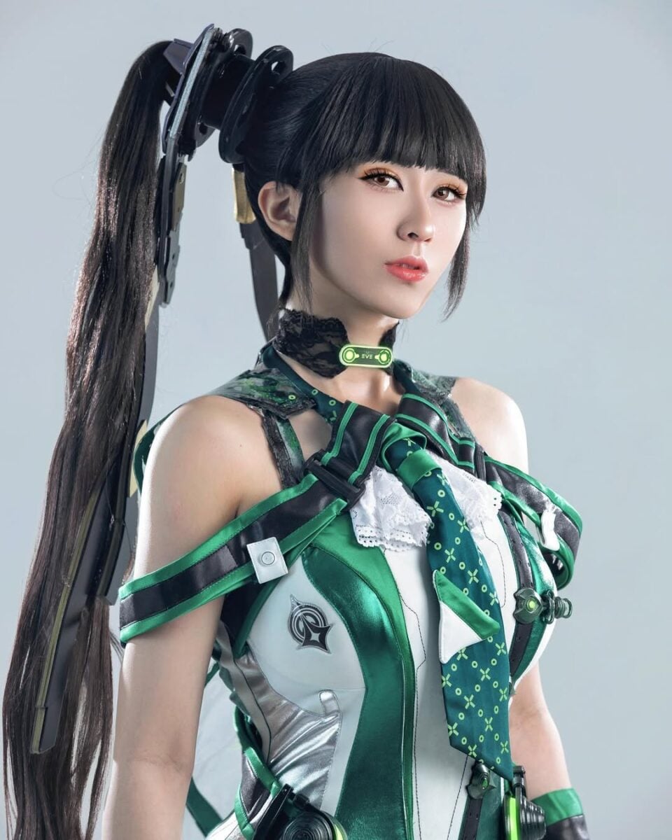 Stellar Blade Cosplay by Larissa Rochefort