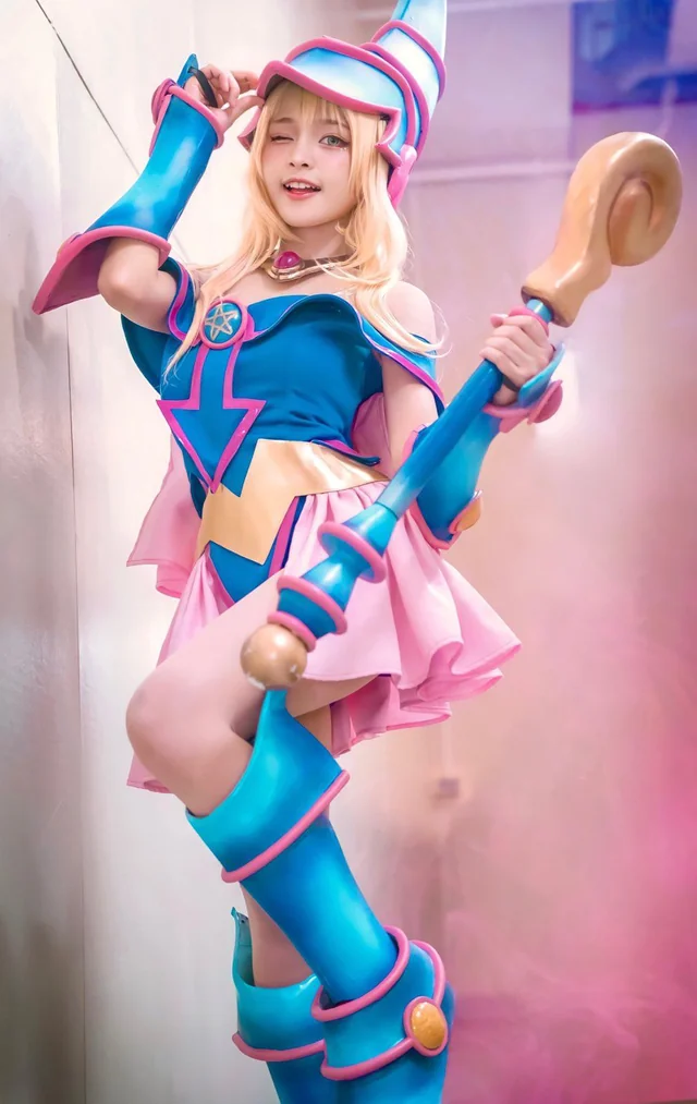Miho summons the cutest Dark Magician Girl cosplay to the field!