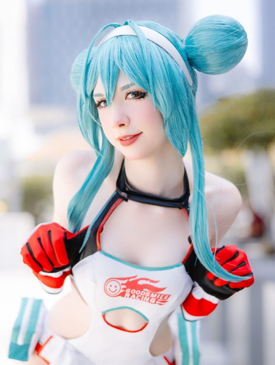 Hatsune Miku Racing Ver. by CrunchyReid, photo by Julian Quinzon