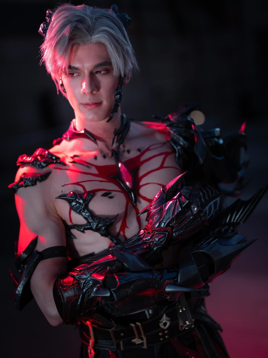 Sylus from Love and Deepspace by Kethar, photo by Seiji