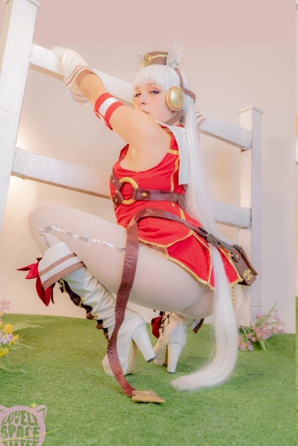 LovelySpaceKitten gives us a sultry Gold Ship cos.