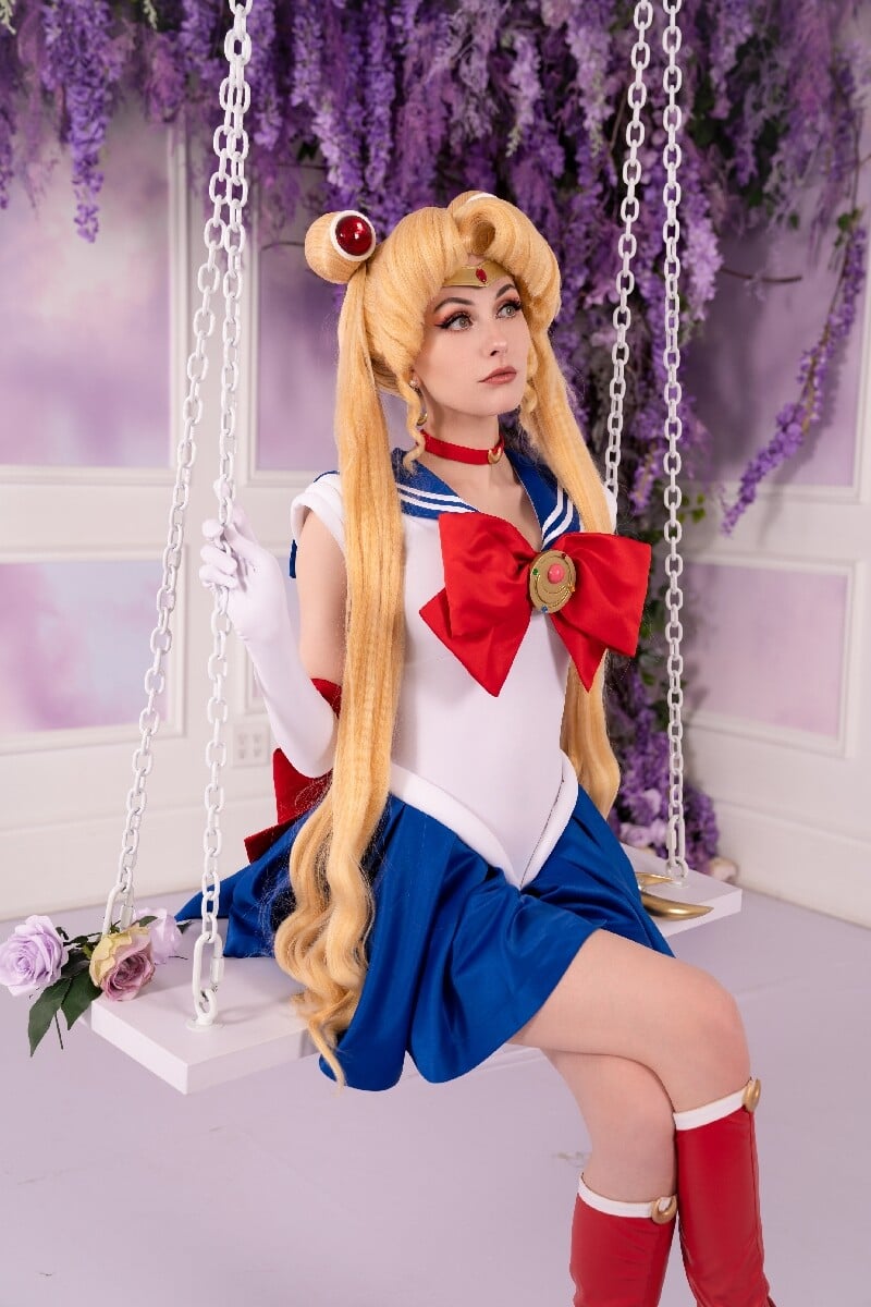 Rolyat cosplays the most iconic sailor uniform — Sailor Moon!