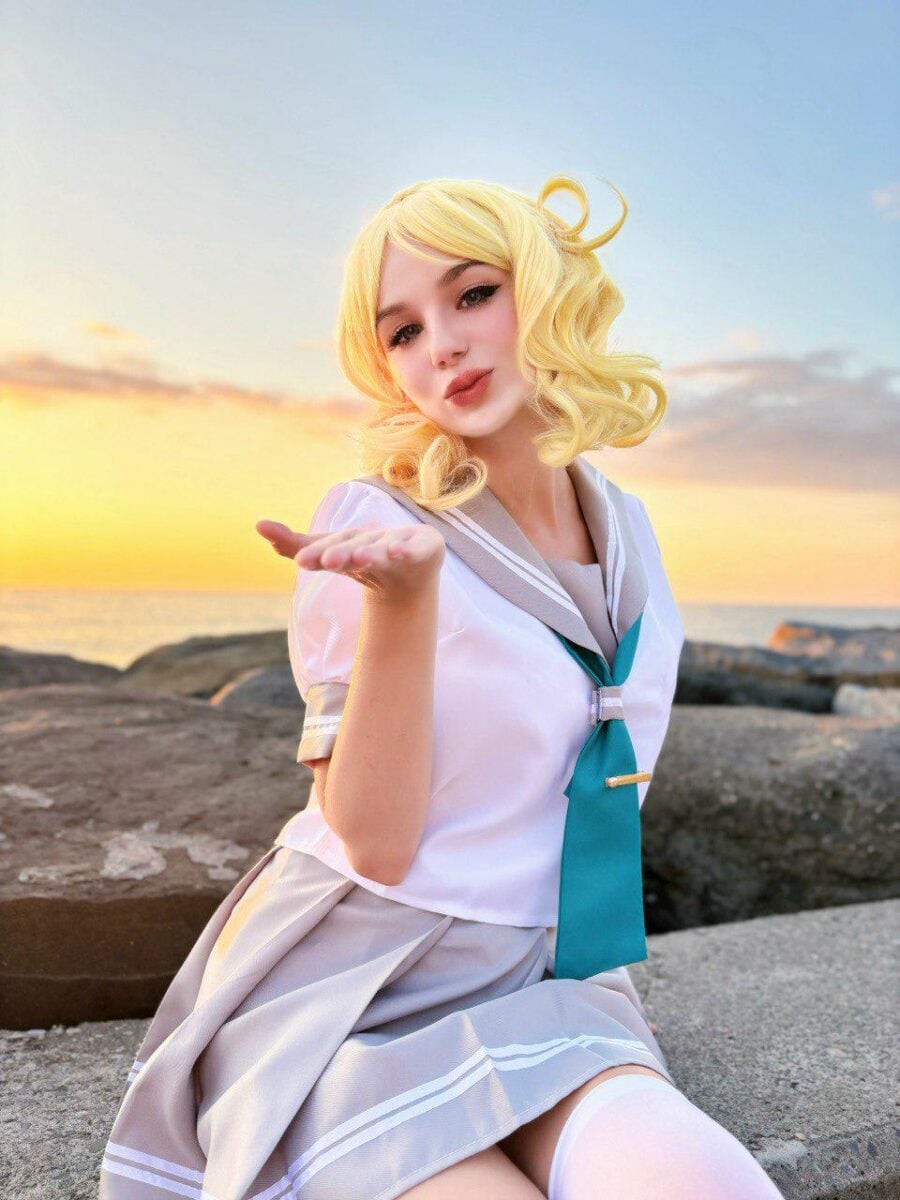 Kanra's cosplay of Mari Ohara is a perfect summer school uniform cosplay!