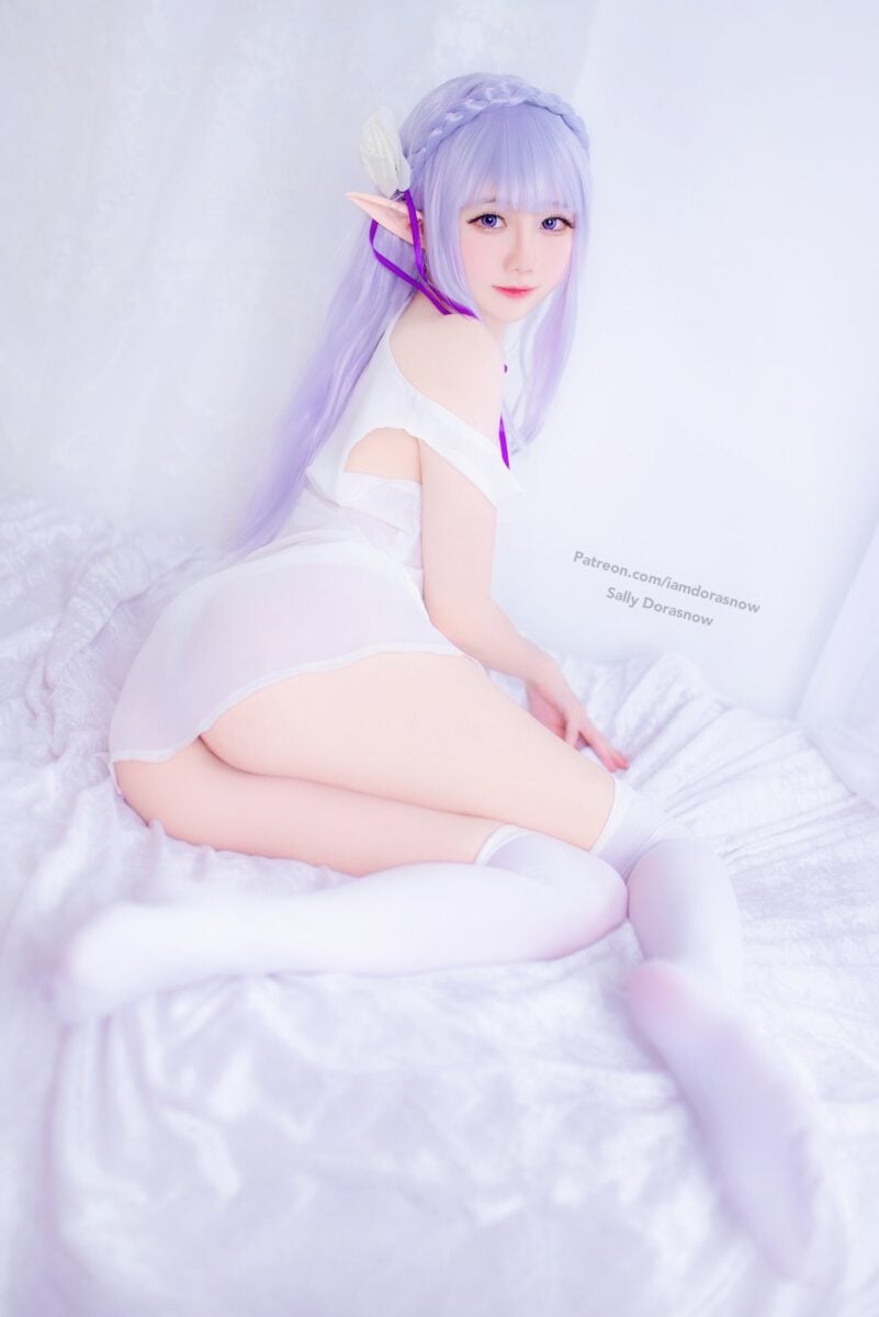 Sally Dorasnow with an intimate bedtime cosplay.