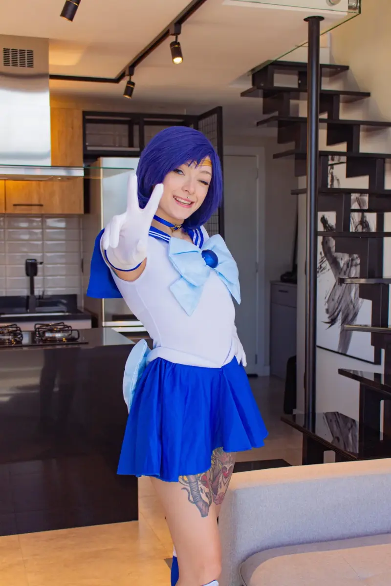 RagMig strikes a pose as Sailor Mercury.