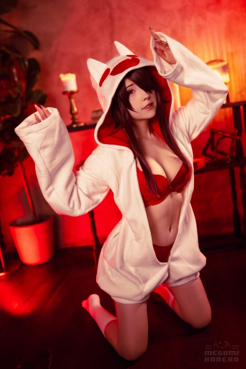 Megumi Koneko cosplays Hu Tao from Genshin Impact in a ghostly hoodie!