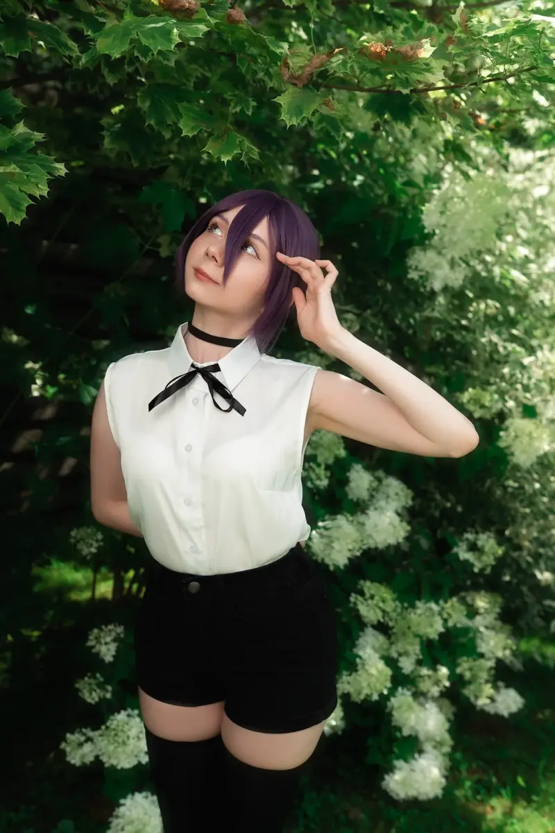 Tankuki Tyan's cosplay is a breath of fresh spring air for this Chainsaw Man cosplay