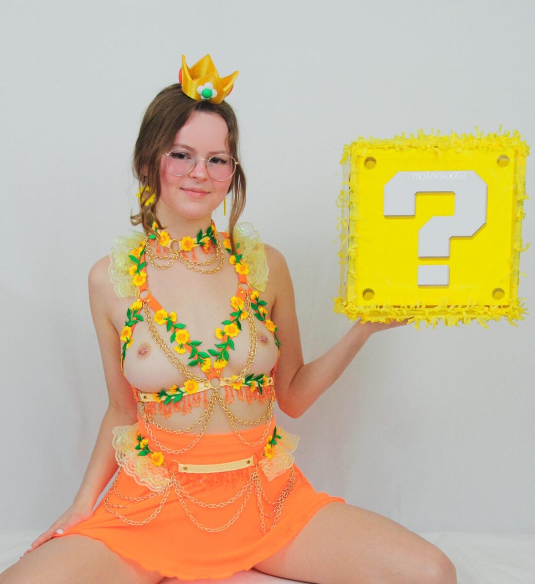 What's in the box?! Molly Pop's Daisy has the answers to our questions!