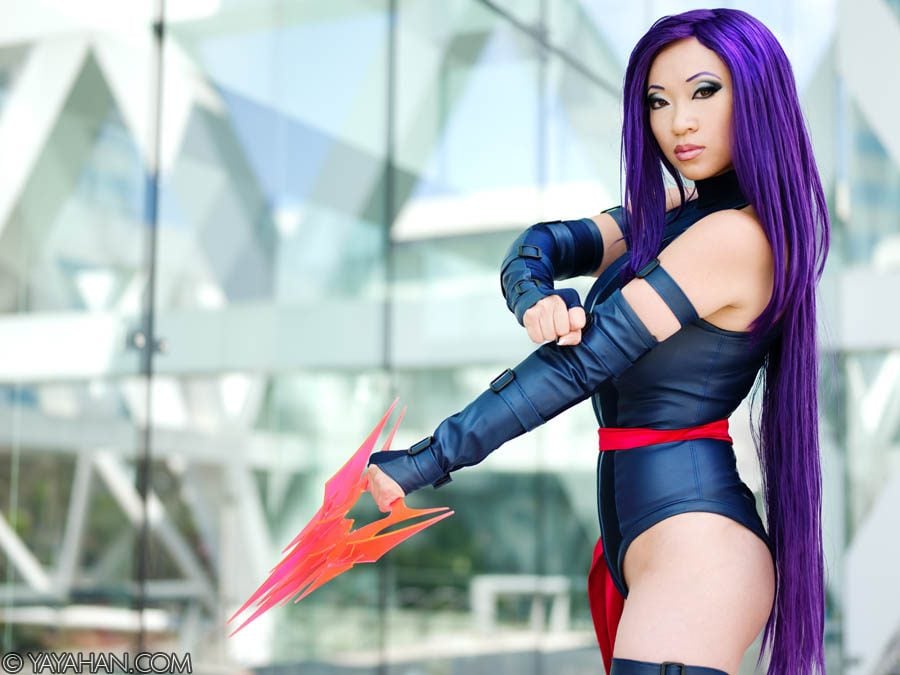 Yaya cosplays as Psylocke