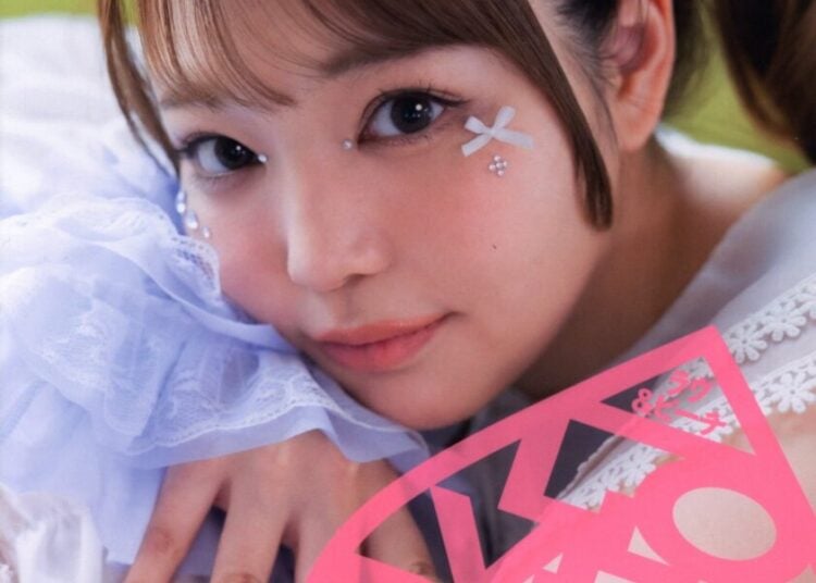 LOVE＆Peach Momona Koibuchi Photo Book Cover