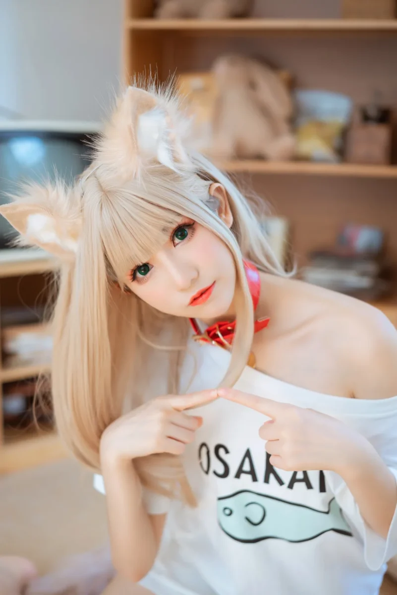 Coser YiYi is so cute, we'd forgive her for knocking things off the table!