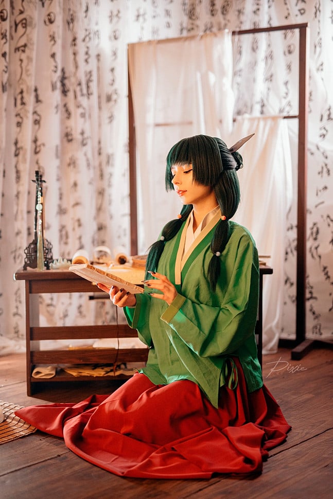 Pixie's authentic cosplay transports us right into the Rear Palace!
