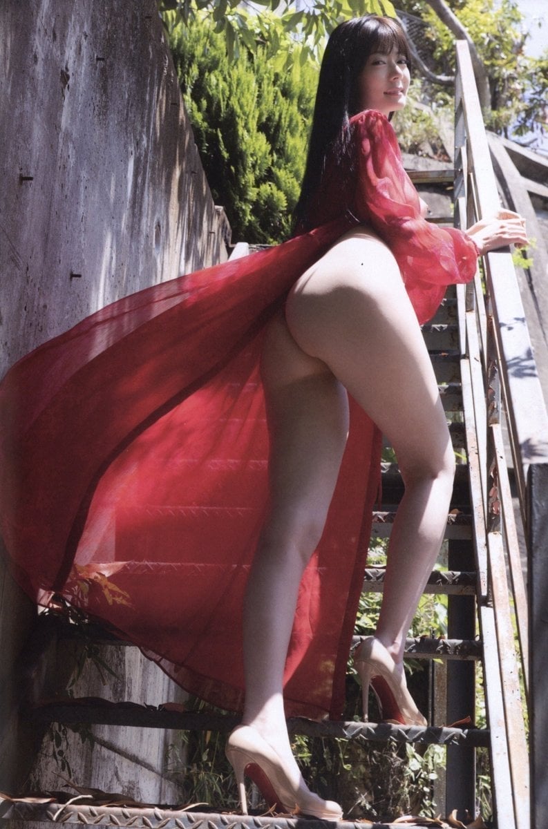 Momiji Kujihara Shows Us The Best Camera Angle